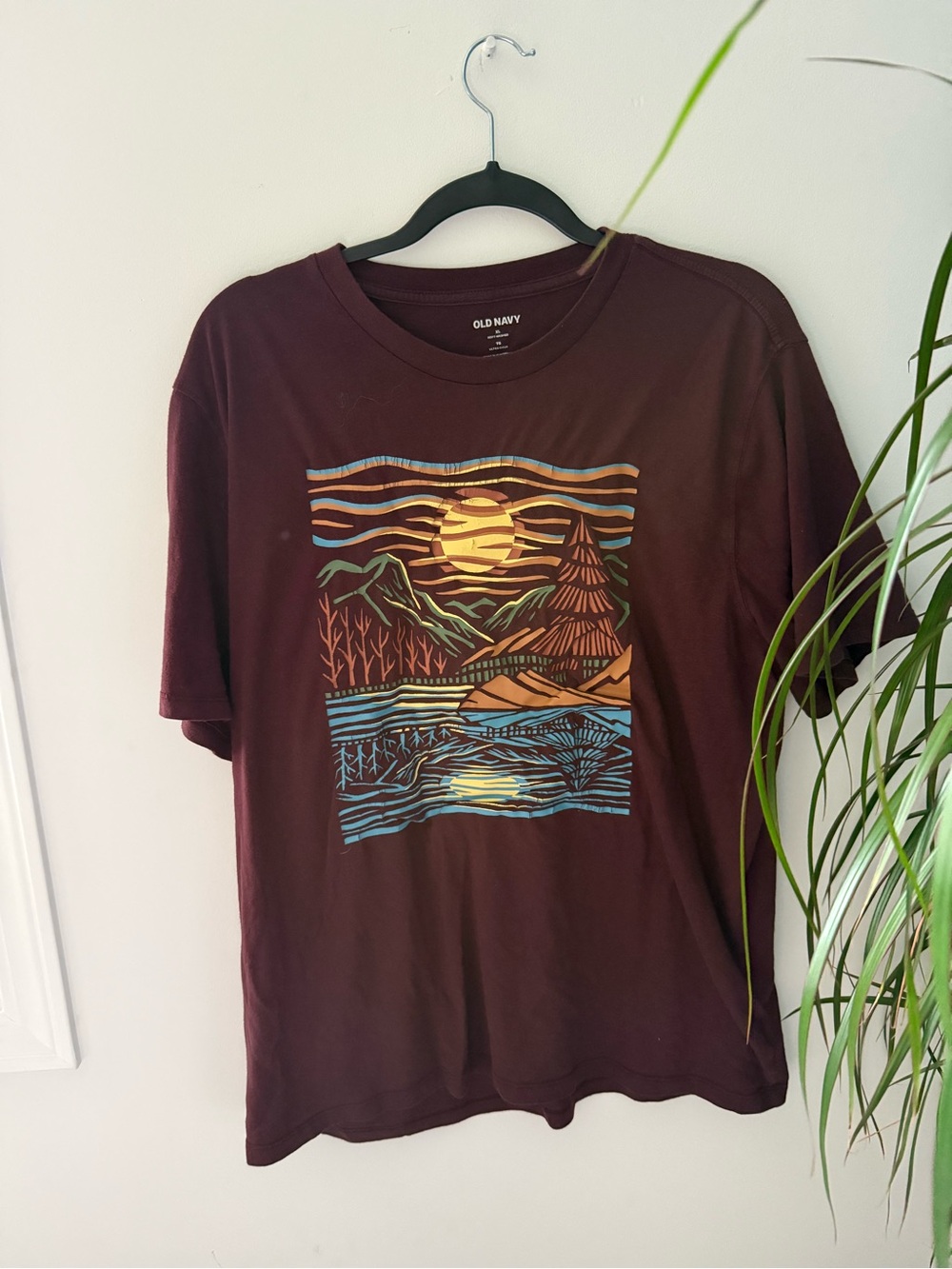 Old Navy Maroon Scenic Graphic Tee